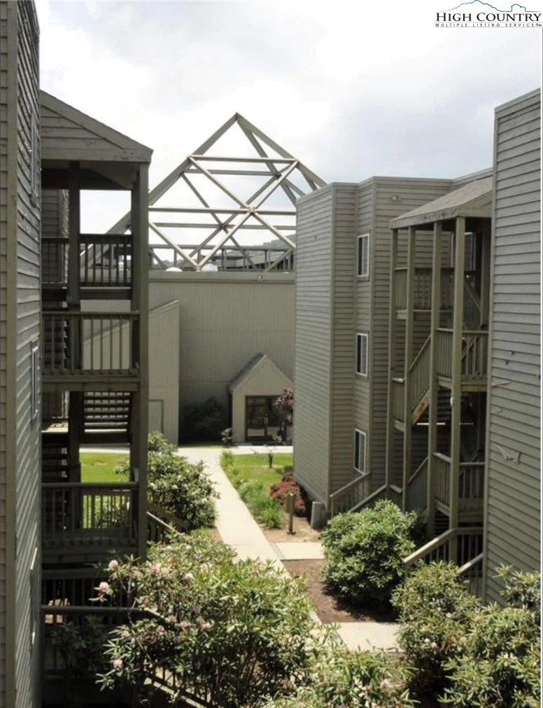 Image number 8 for the current listing