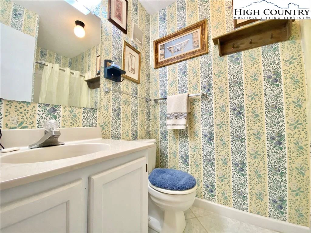 Image number 5 for the current listing