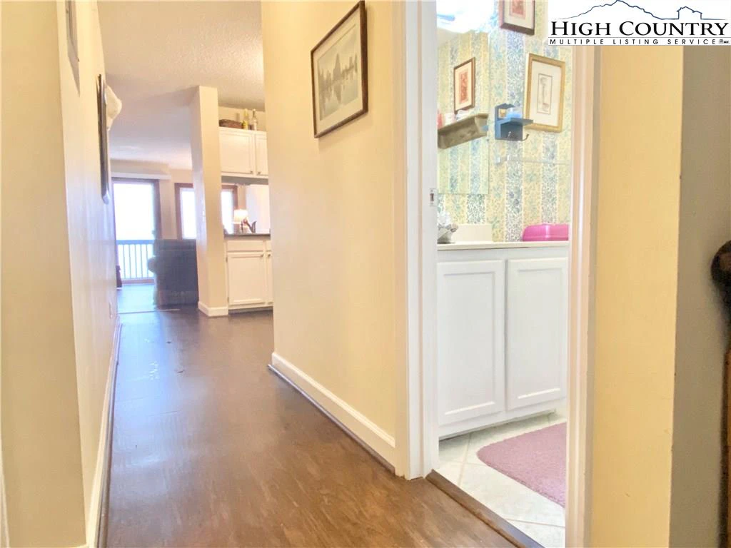 Image number 17 for the current listing