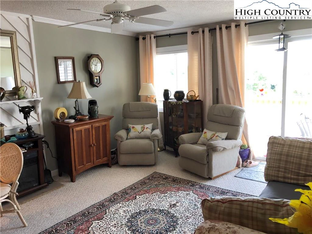 Image number 1 for the current listing