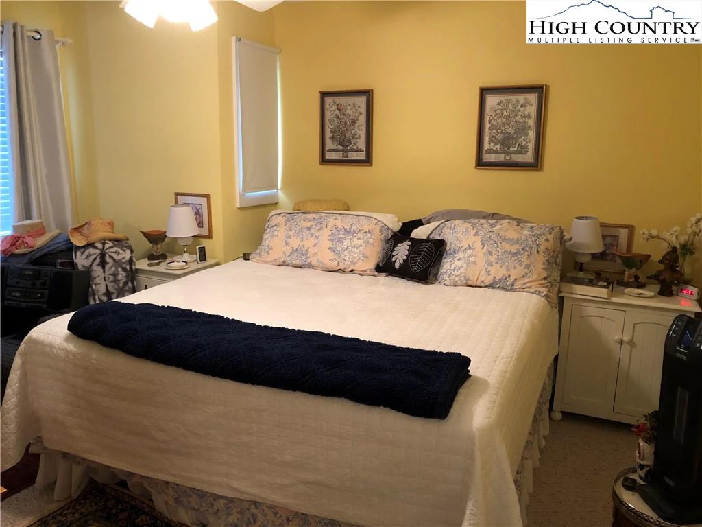 Image number 5 for the current listing