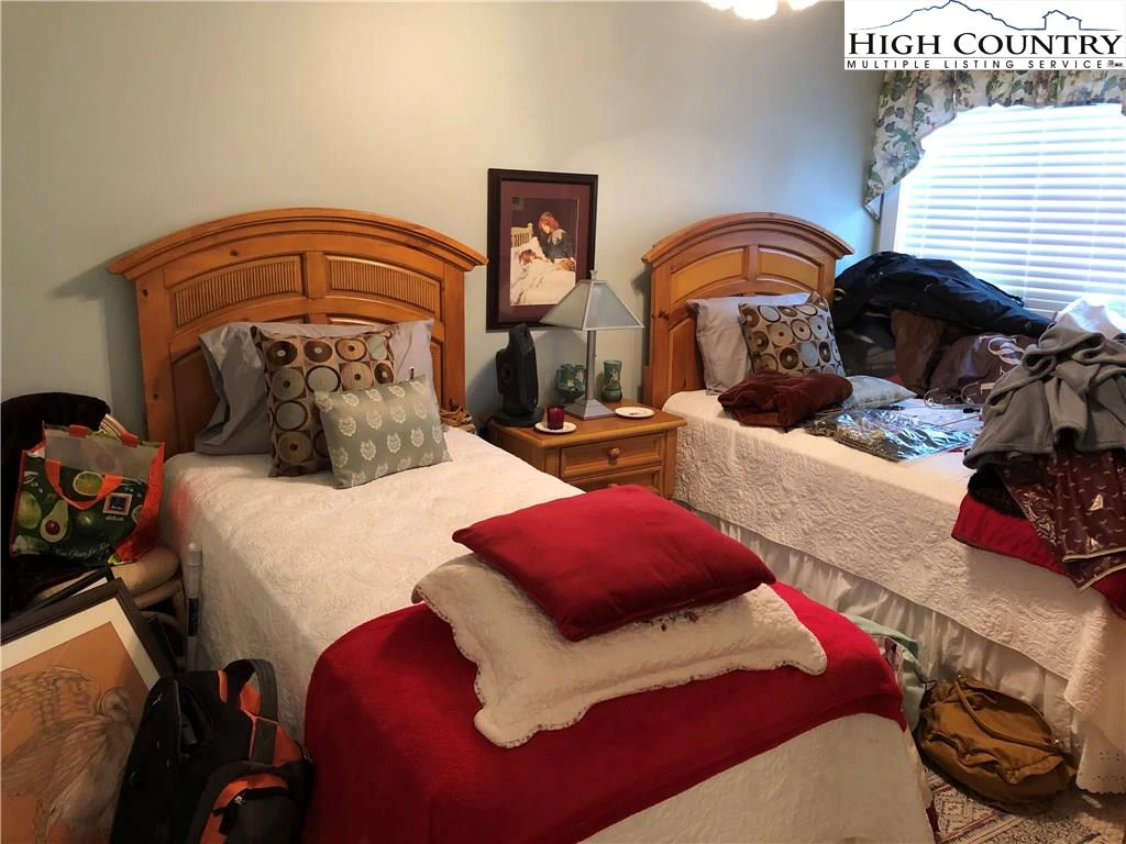 Image number 7 for the current listing
