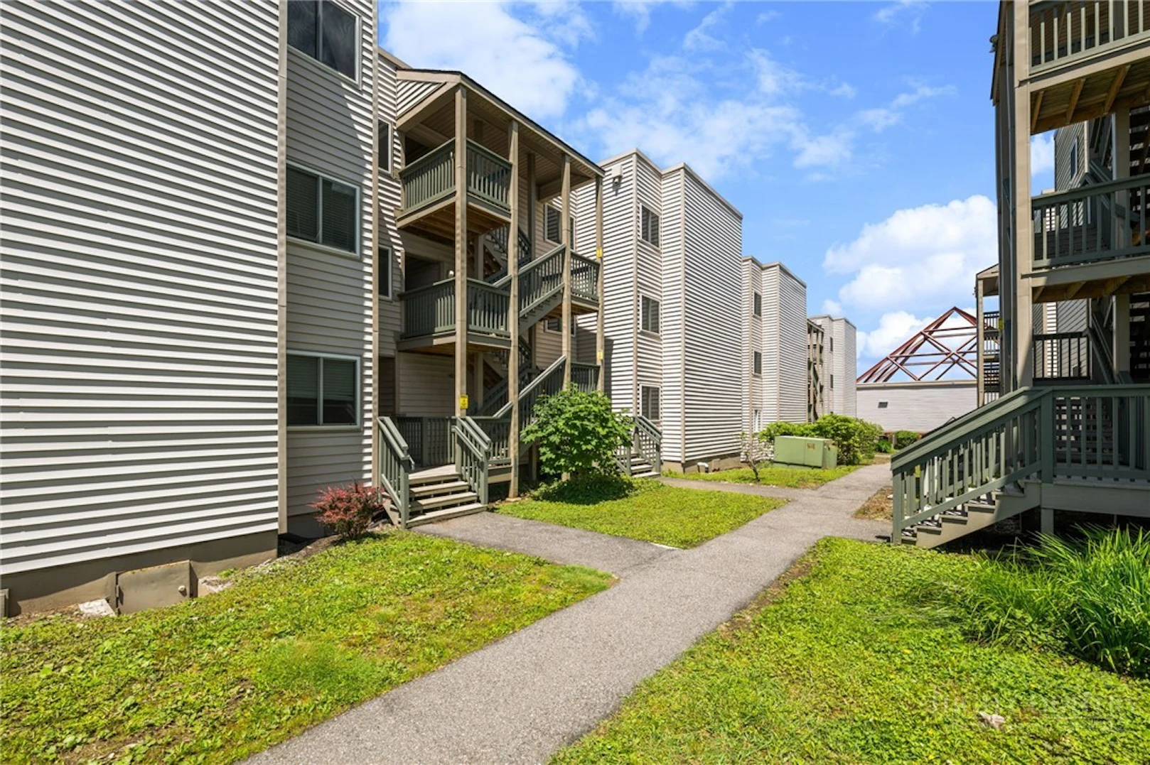 Image number 2 for the current listing