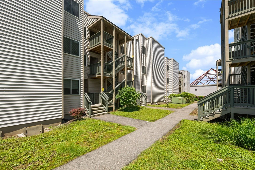 Image number 2 for the current listing