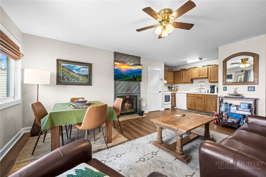 Image number 5 for the current listing