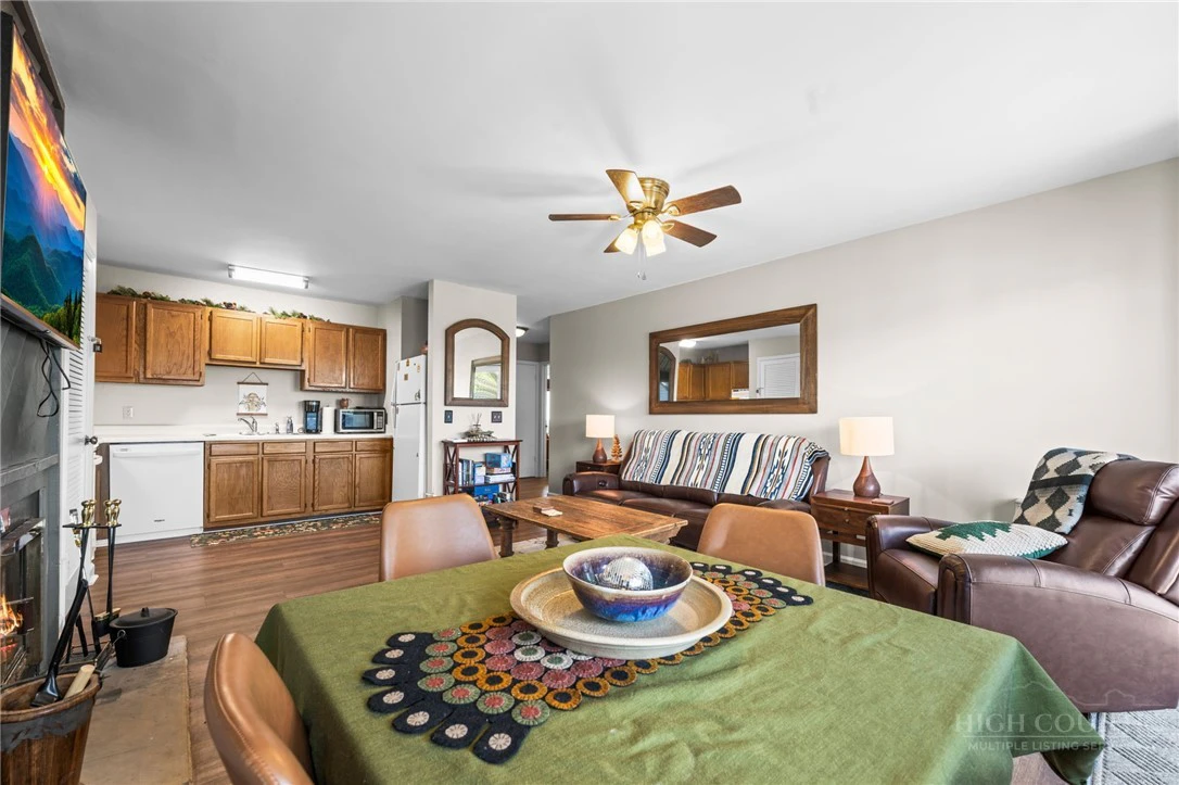Image number 7 for the current listing