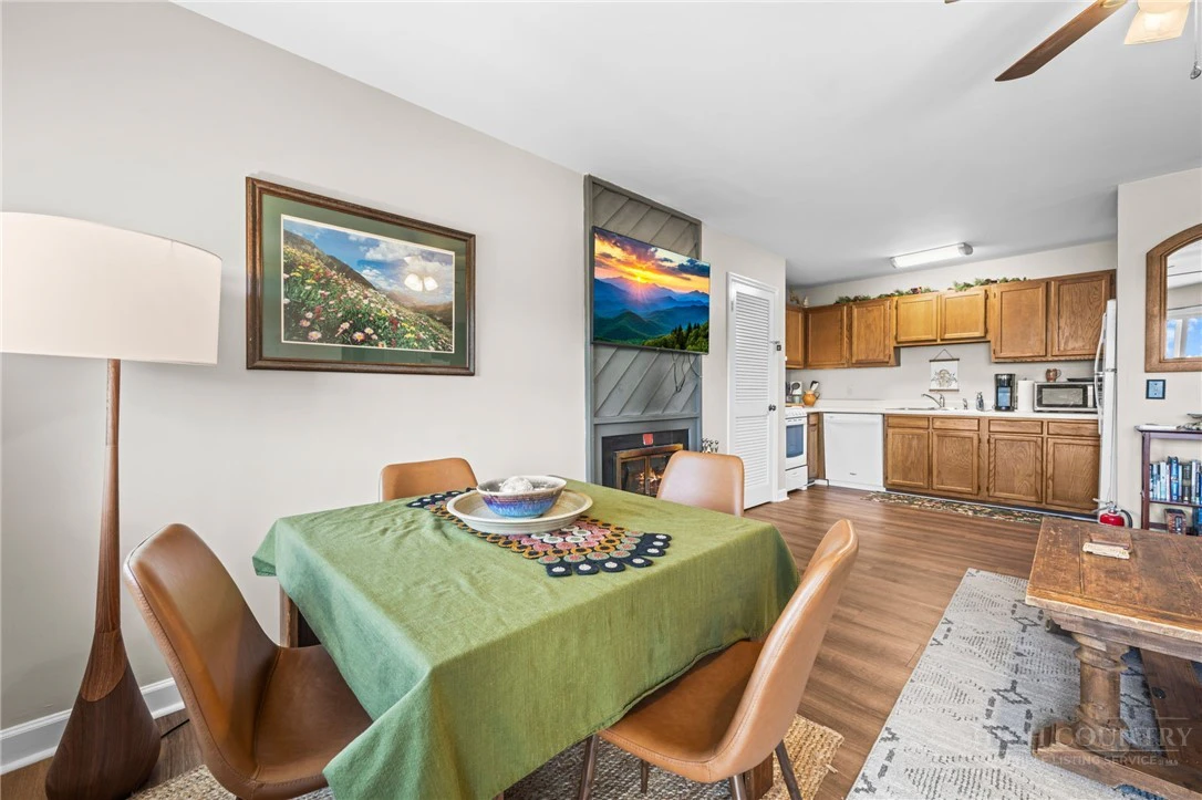 Image number 8 for the current listing