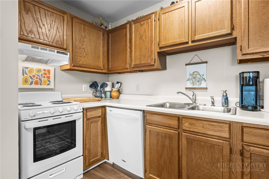 Image number 9 for the current listing