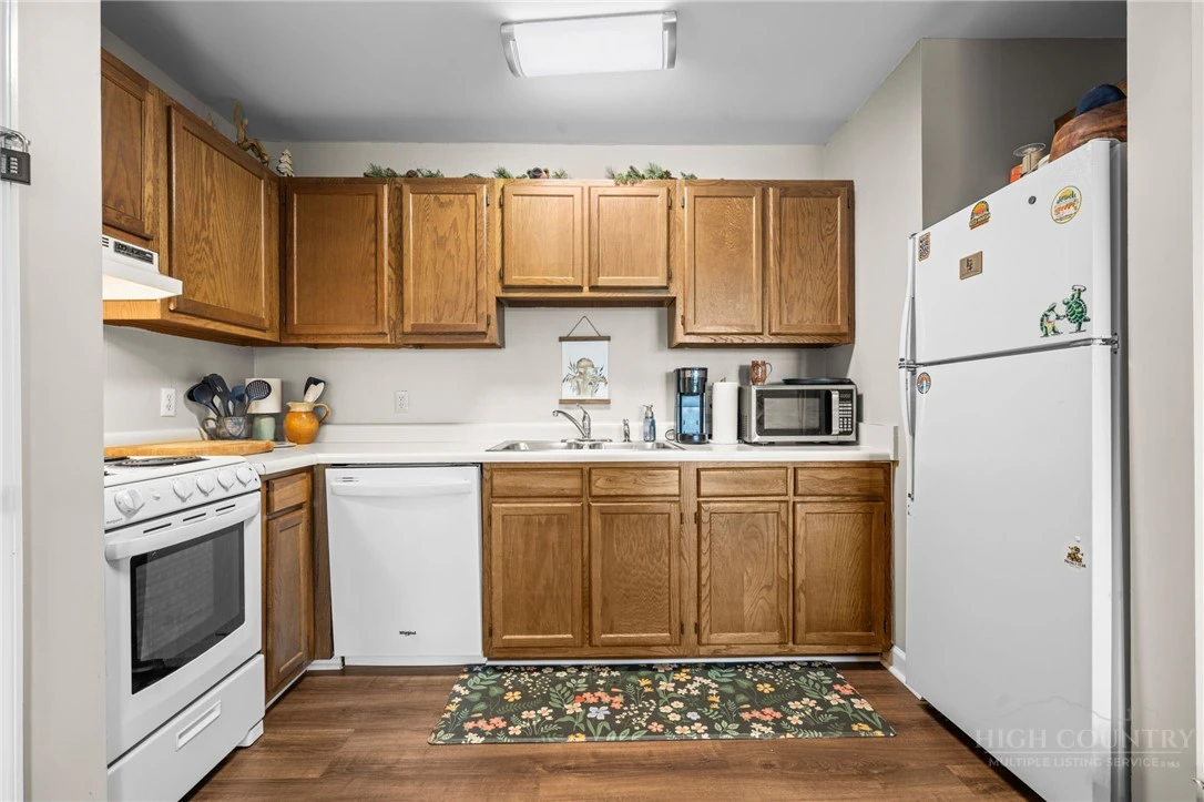 Image number 10 for the current listing