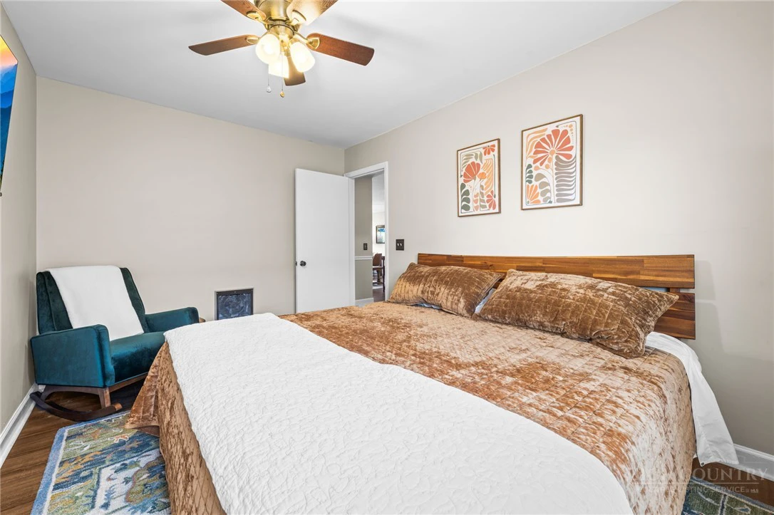 Image number 12 for the current listing