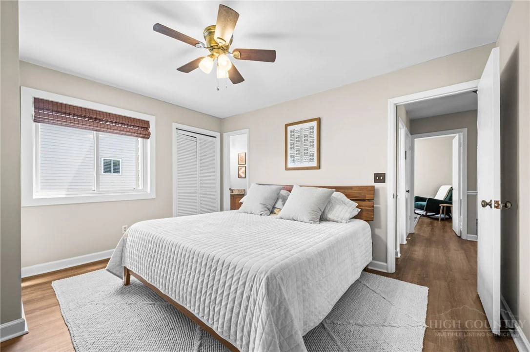 Image number 14 for the current listing