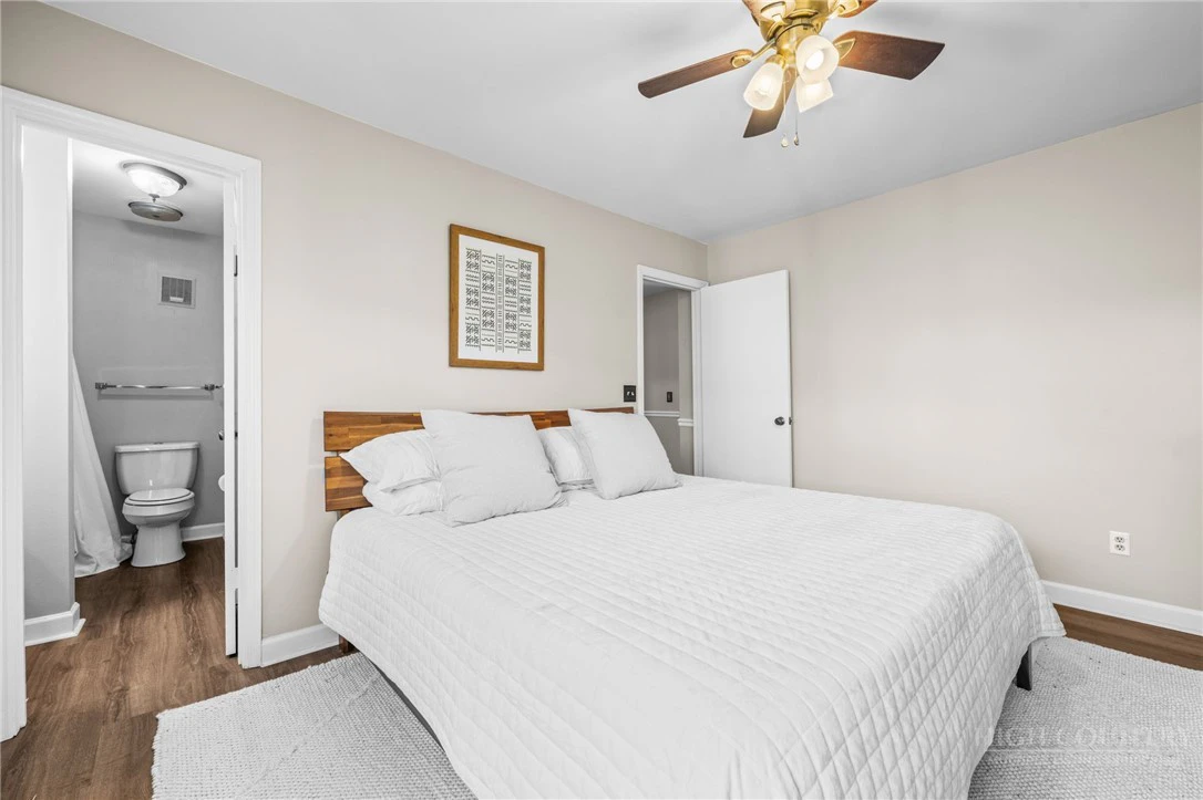 Image number 15 for the current listing