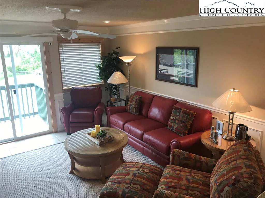 Image number 1 for the current listing