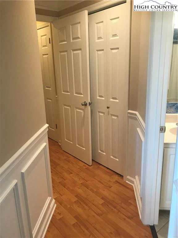 Image number 2 for the current listing