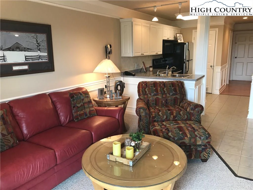 Image number 8 for the current listing
