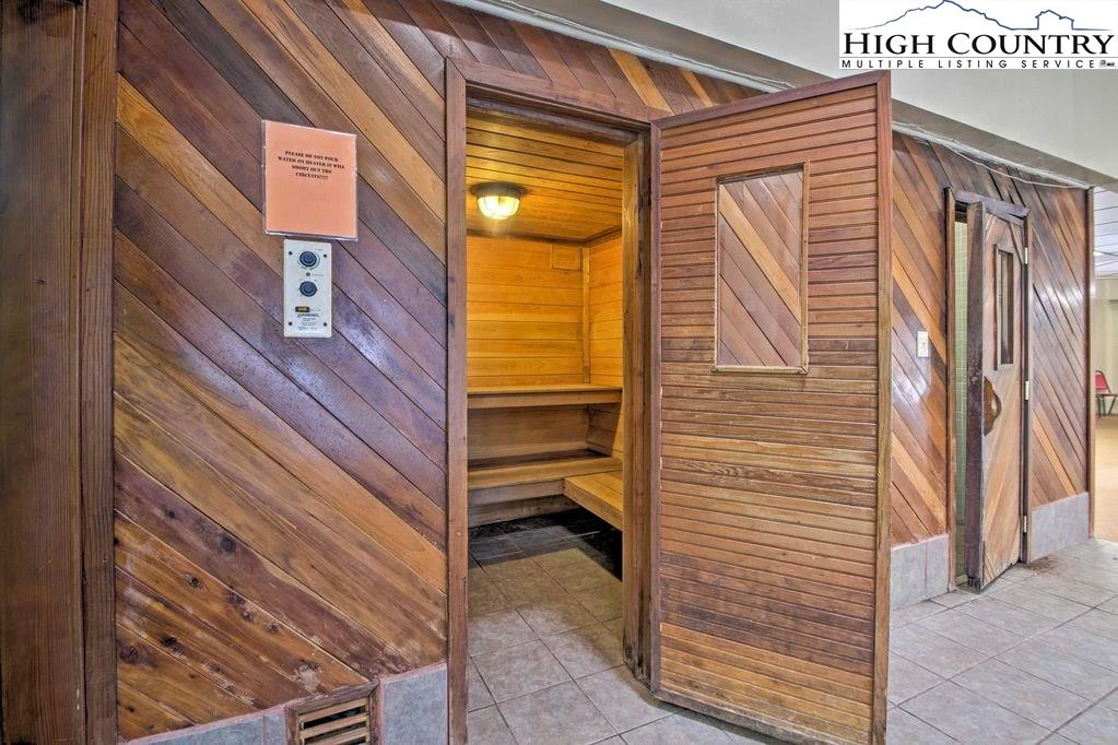 Image number 3 for the current listing