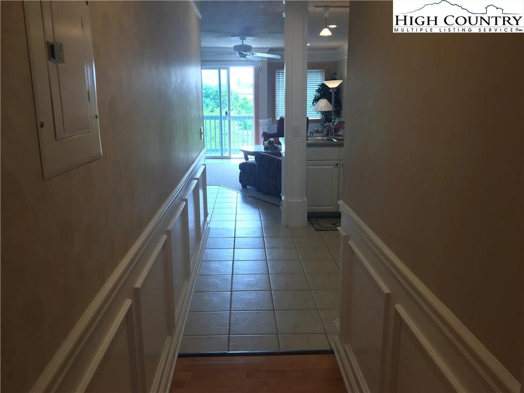 Image number 21 for the current listing