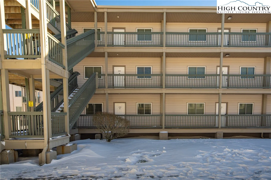 Image number 3 for the current listing