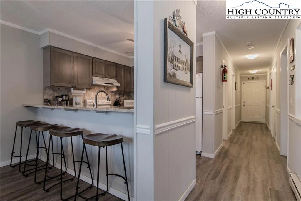 Image number 1 for the current listing