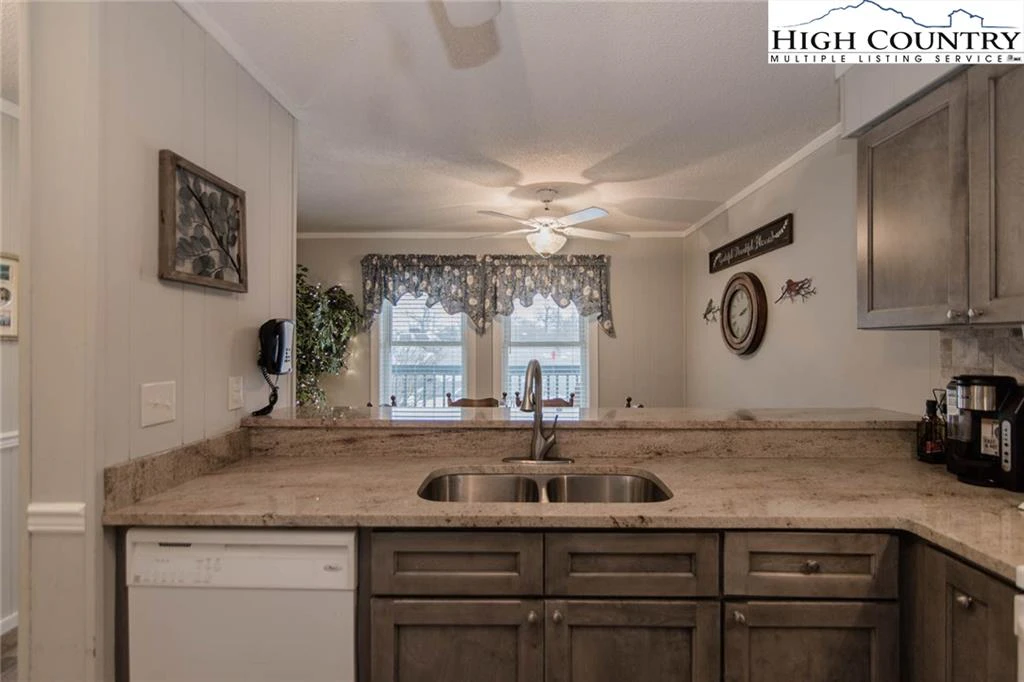 Image number 14 for the current listing