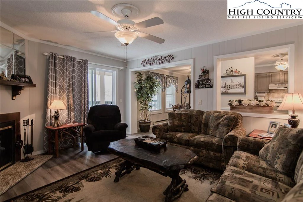Image number 4 for the current listing