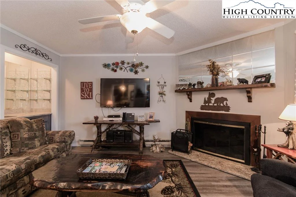 Image number 6 for the current listing