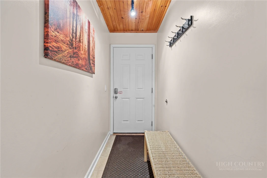 Image number 20 for the current listing
