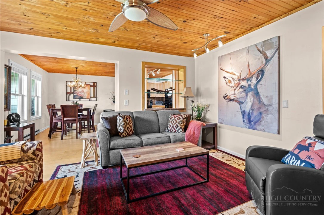 Image number 4 for the current listing