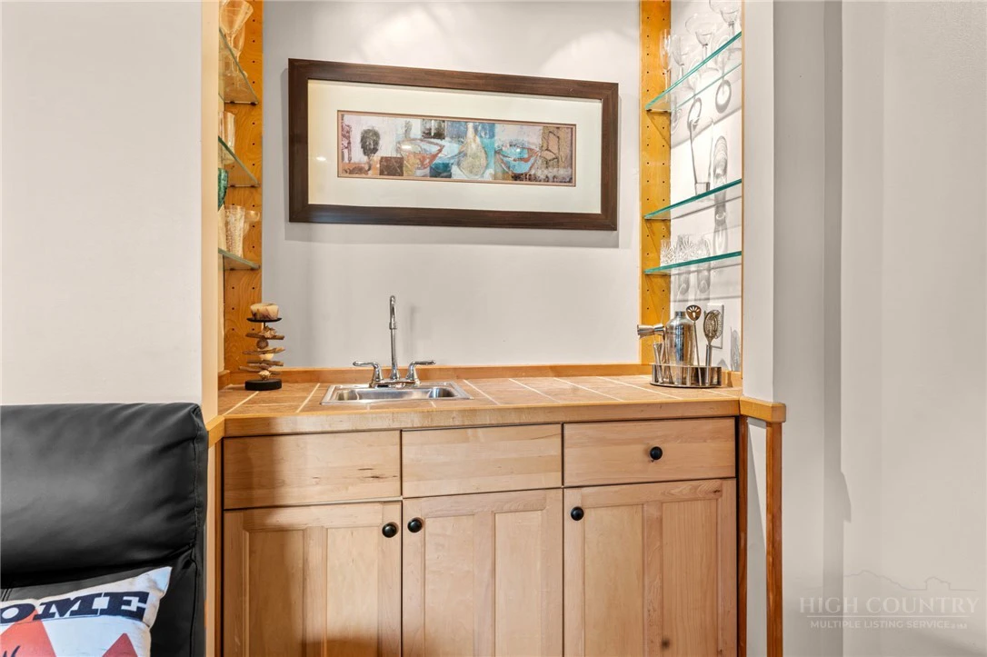 Image number 6 for the current listing