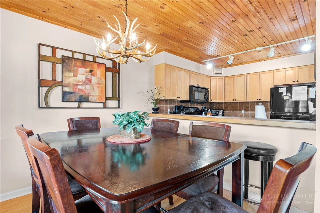 Image number 7 for the current listing