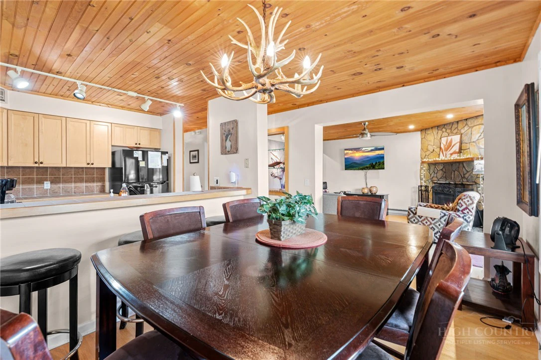 Image number 8 for the current listing