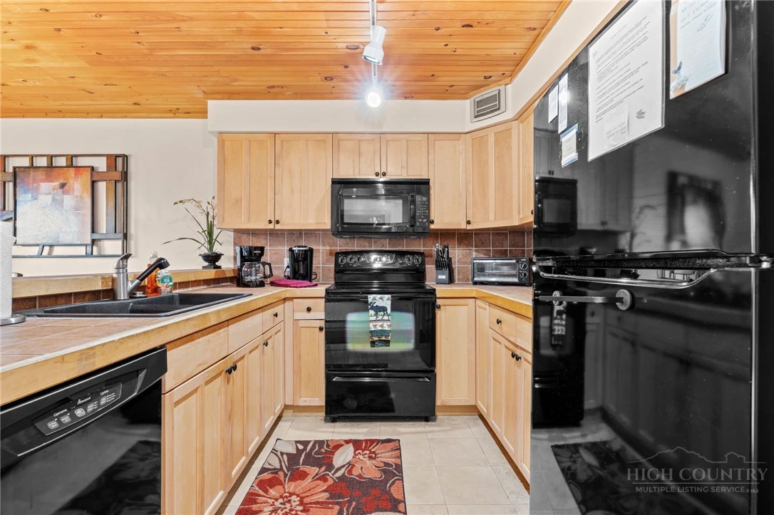 Image number 9 for the current listing