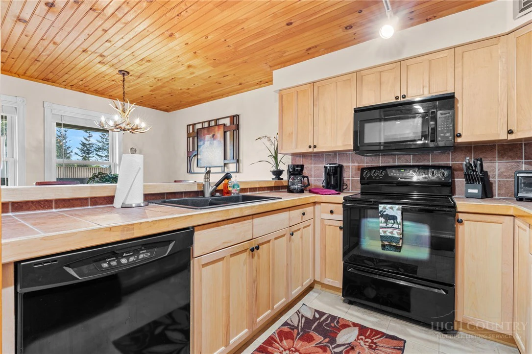 Image number 11 for the current listing