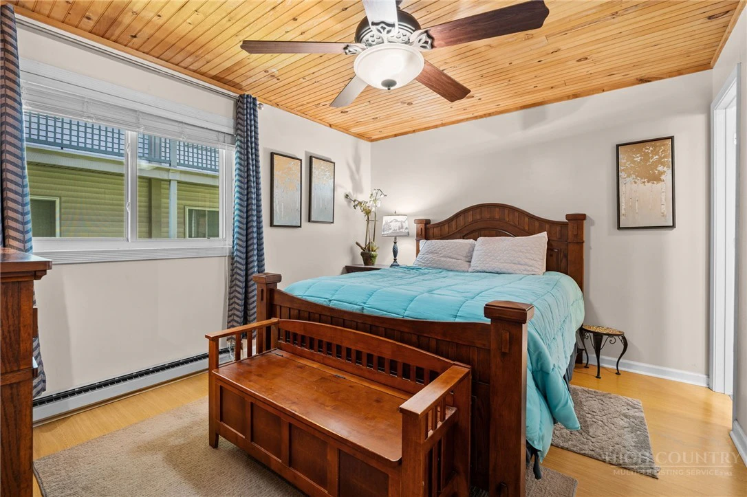 Image number 12 for the current listing