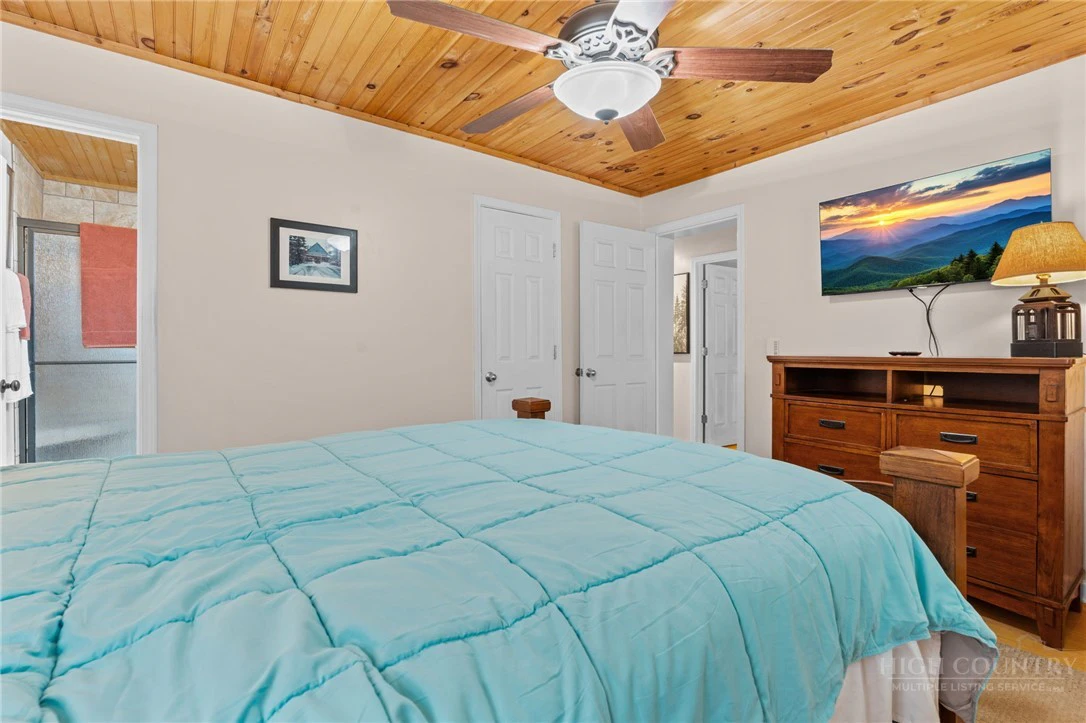 Image number 14 for the current listing