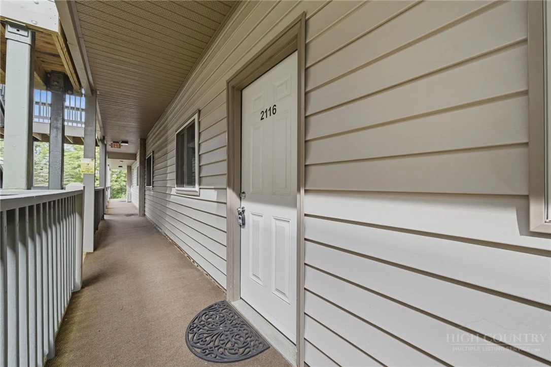 Image number 2 for the current listing