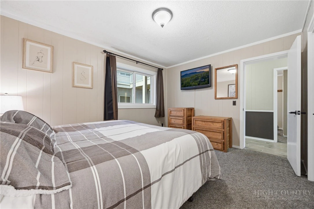 Image number 21 for the current listing