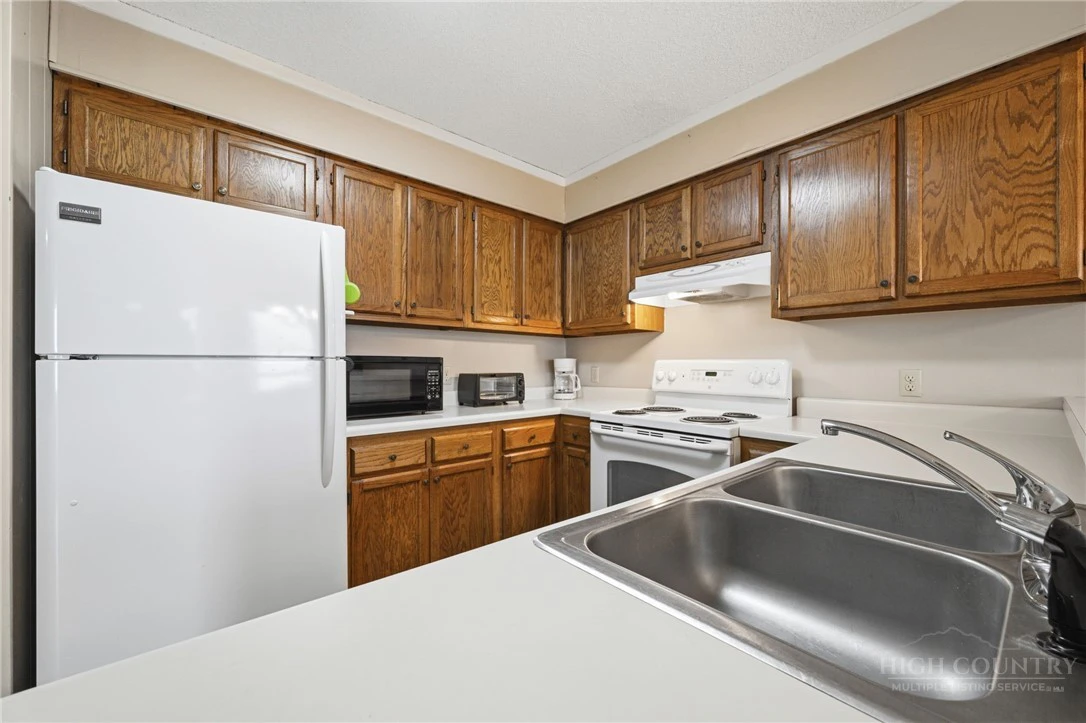Image number 9 for the current listing