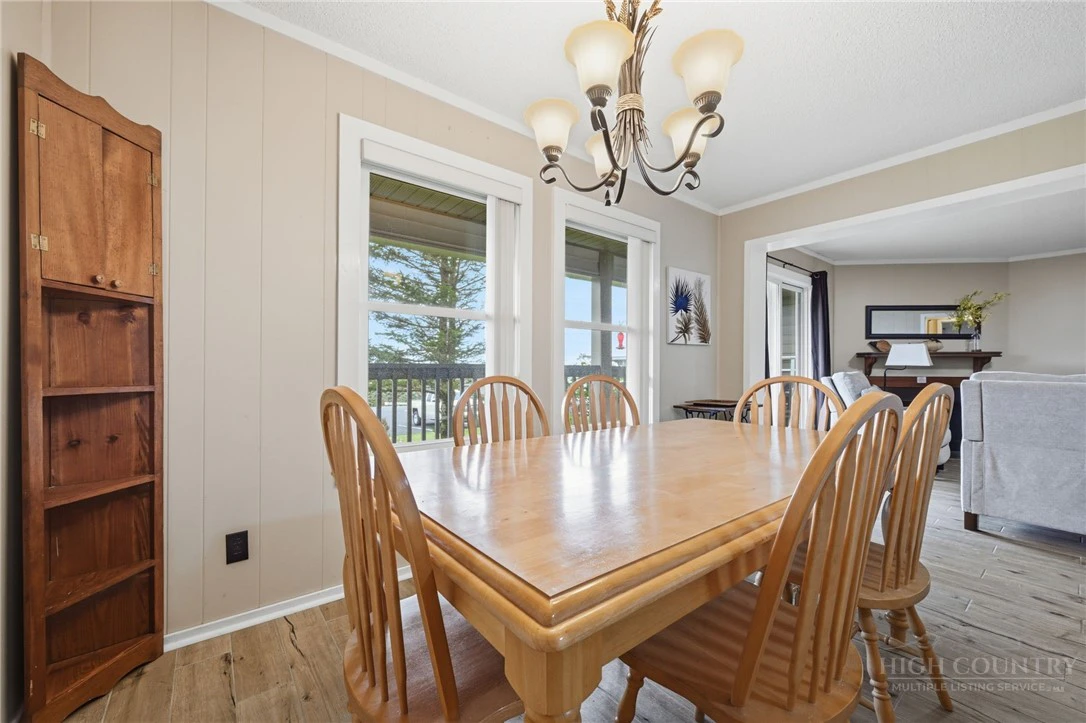 Image number 13 for the current listing