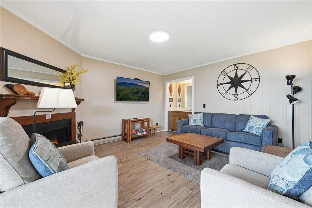 Image number 3 for the current listing