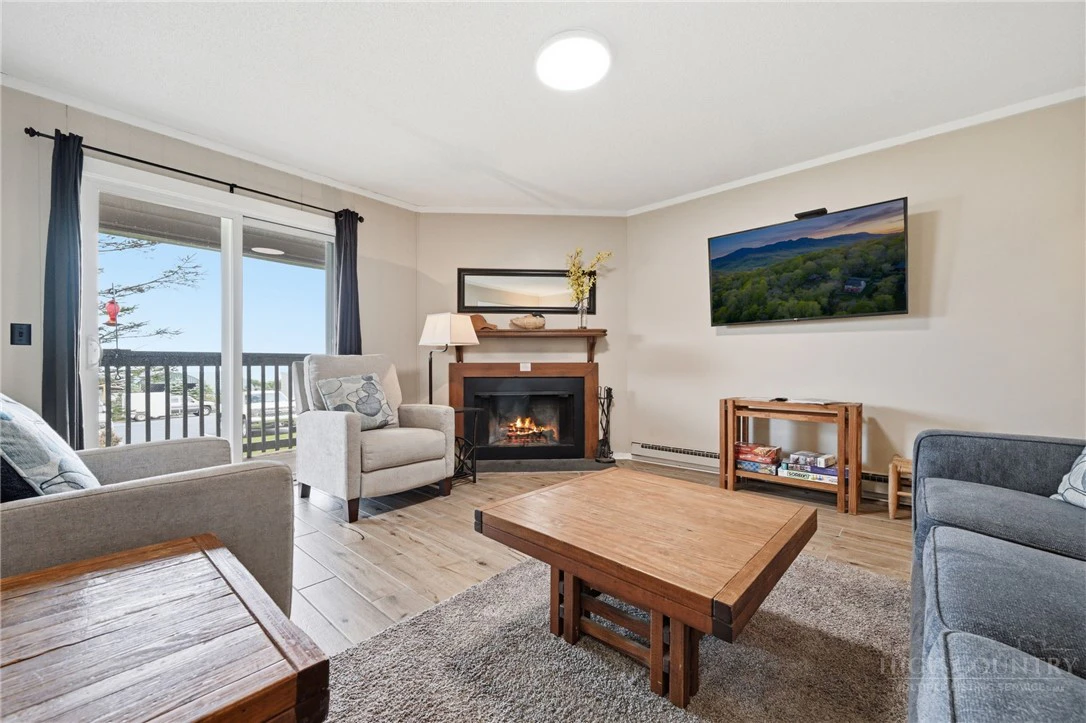 Image number 4 for the current listing