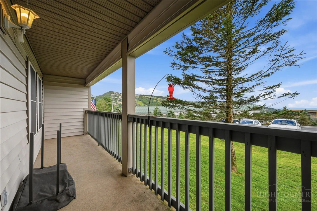 Image number 15 for the current listing