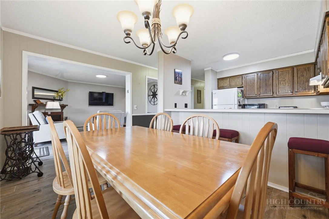 Image number 12 for the current listing