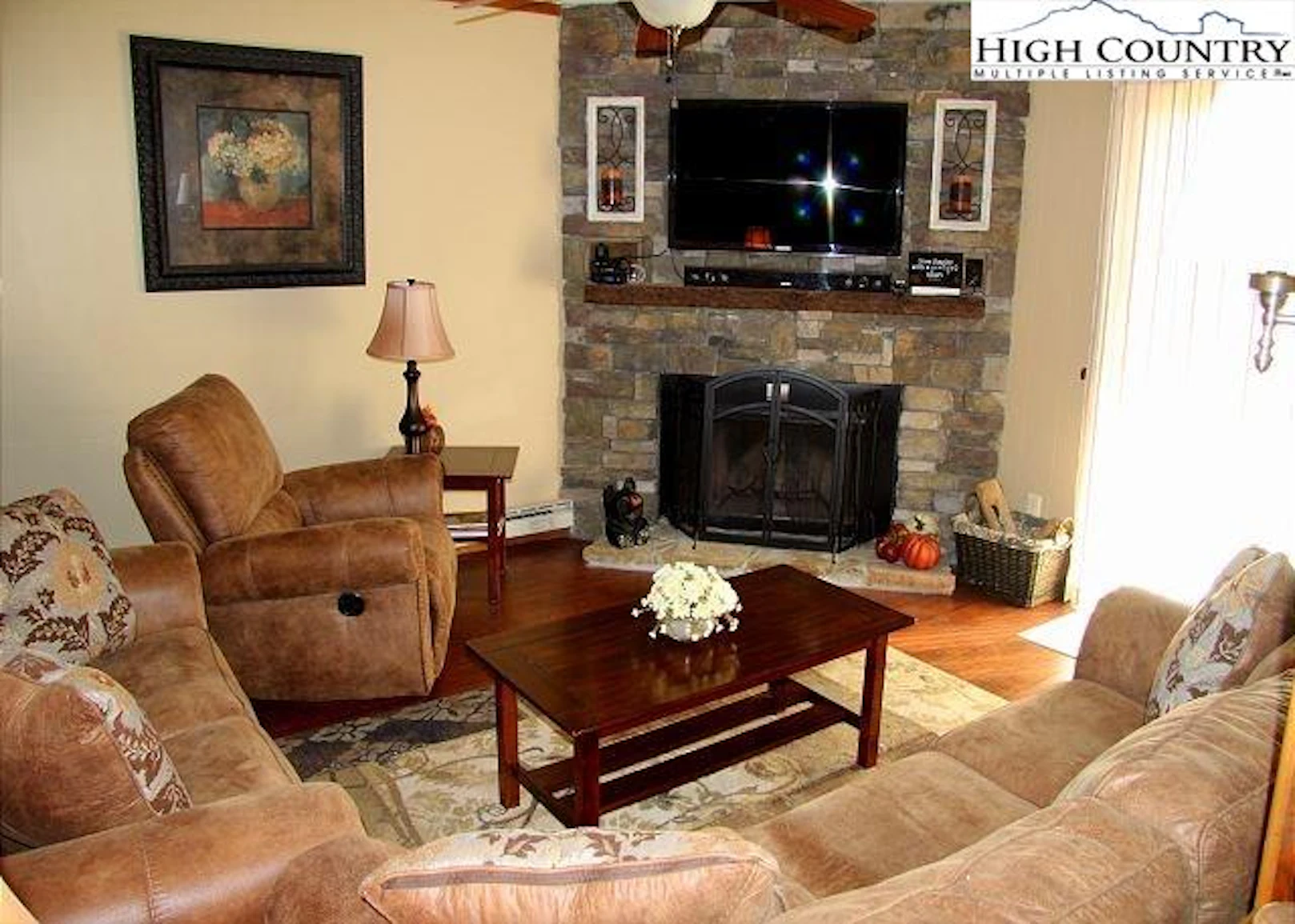 Image number 1 for the current listing