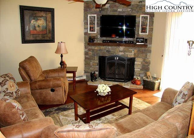 Image number 1 for the current listing