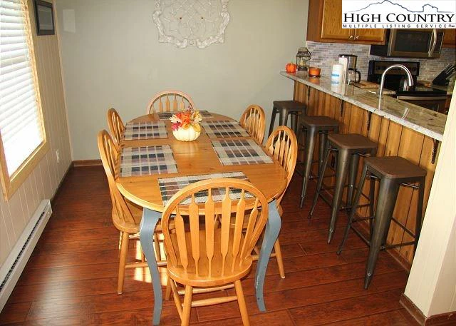 Image number 3 for the current listing