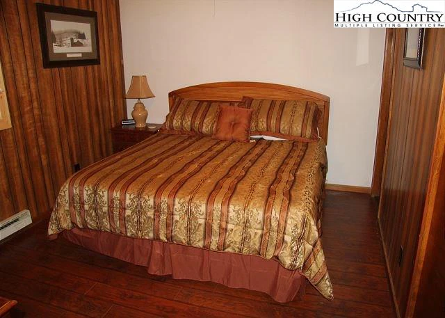 Image number 7 for the current listing