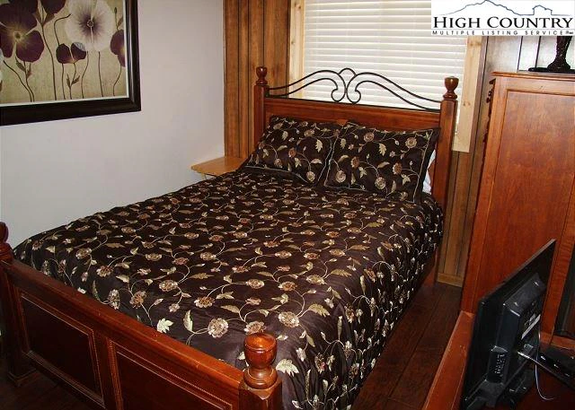 Image number 9 for the current listing