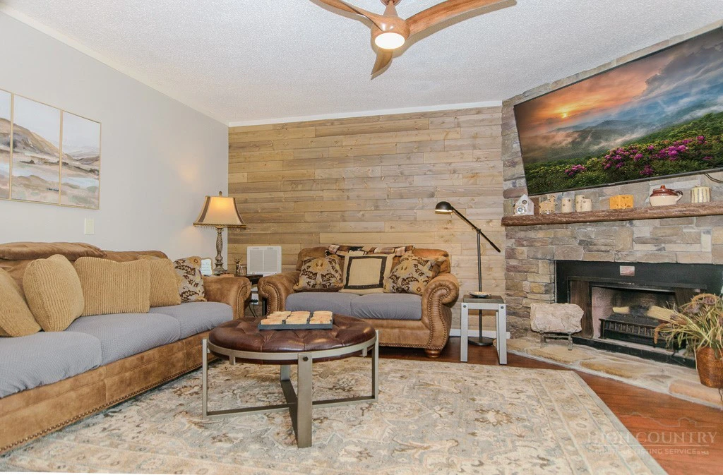 Image number 3 for the current listing