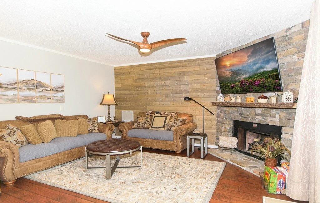 Image number 4 for the current listing